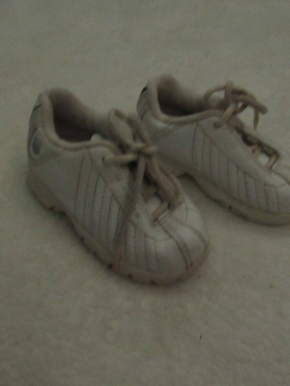K Swiss White/Blue Shoes  Size 4 Low Kids USED